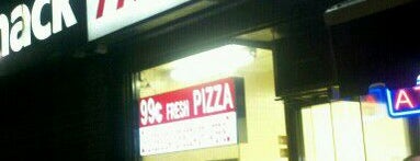 99¢ Fresh Pizza is one of Tempat yang Disukai Jared.