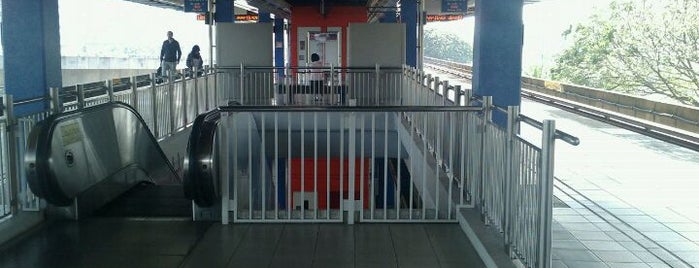 RapidKL KL Gateway-Universiti (KJ19) LRT Station is one of สถานที่ที่ ꌅꁲꉣꂑꌚꁴꁲ꒒ ถูกใจ.