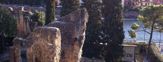 Teatro Romano is one of i 5 monumenti di Verona da non perdere.