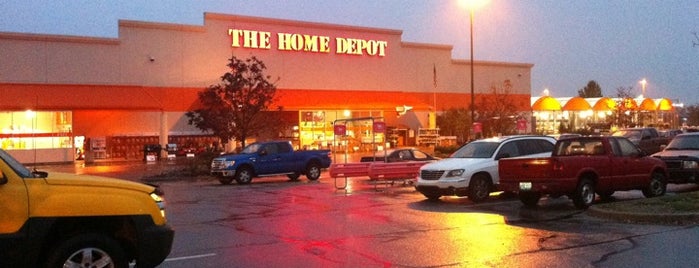 The Home Depot is one of Locais curtidos por Cicely.