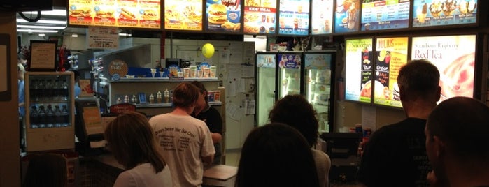 Dairy Queen is one of Lee’s Liked Places.