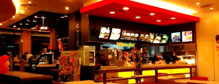 McDonald's & McCafé is one of พาชิมไปเลื่อย.