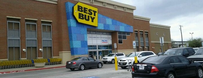 Best Buy is one of สถานที่ที่ Megan ถูกใจ.