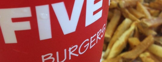 Five Guys is one of Estevanさんのお気に入りスポット.