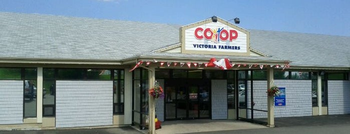 Victoria Farmers Co-op Baddeck is one of Tempat yang Disukai Greg.