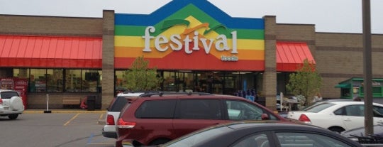 Festival Foods is one of Locais curtidos por Becky.