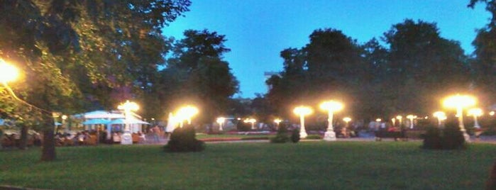 Jardin de l'Hermitage is one of Difrent Parks in MSK.