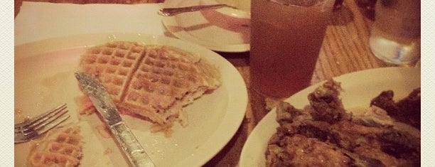 Roscoe's House of Chicken and Waffles is one of onstar Los Angeles.