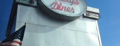 Mary's Diner is one of Tempat yang Disukai Joe.