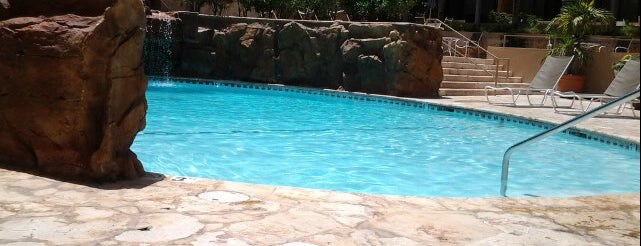 DoubleTree Pool is one of Lugares favoritos de Al.