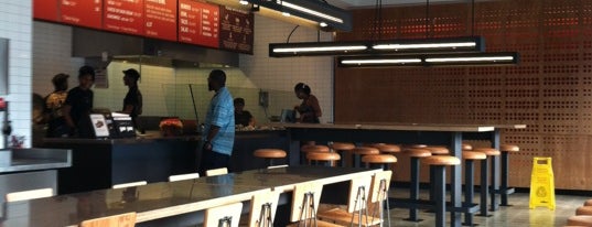Chipotle Mexican Grill is one of สถานที่ที่ Bubba ถูกใจ.