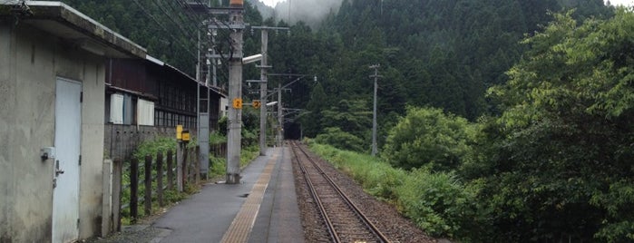 Mukaichiba Station is one of 国道152号.