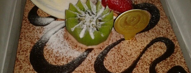 The 15 Best Places for Fruit Cakes in Singapore