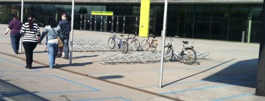 Stadthalle Graz is one of สถานที่ที่ Thom ถูกใจ.