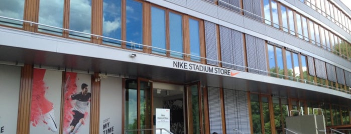 Nike Store Frankfurt is one of Tempat yang Disukai Ekaterina.