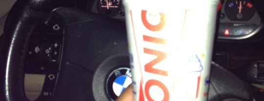 Sonic Drive-In is one of Lugares favoritos de Dawn.