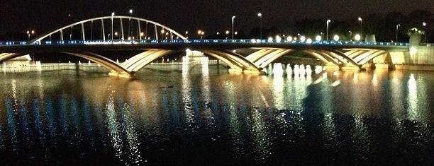 Scioto Mile - Promenade/Riverfront is one of Mae'nin Beğendiği Mekanlar.