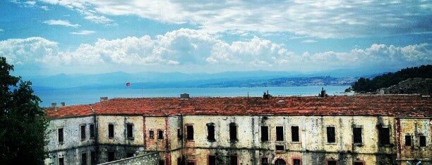 Sinop Tarihi Cezaevi is one of Orte, die Merve gefallen.