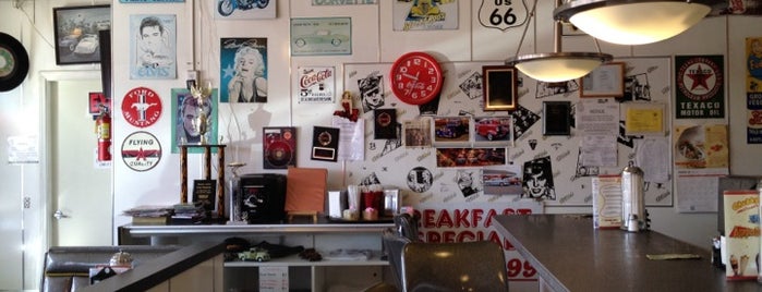 Chubby's Diner is one of Tempat yang Disukai Keith.