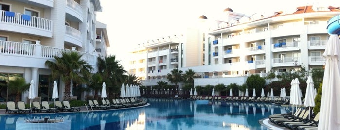 Alba Queen Hotel is one of Tempat yang Disukai Yılmaz.