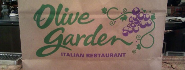 Olive Garden is one of The 9 Best Places for a Signature Salad in Las Vegas.