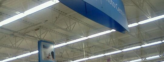 Walmart Supercenter is one of Tempat yang Disukai huskyboi.