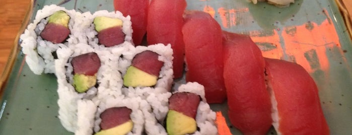 Momo Sushi & Cafe is one of Sushi Overdose.