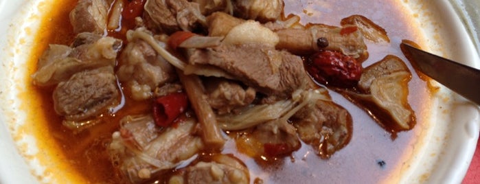 Tian Tian Wang is one of ChopChicks To-Eat.