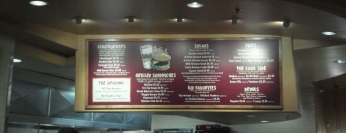 The Habit Burger Grill is one of Locais curtidos por Justin.