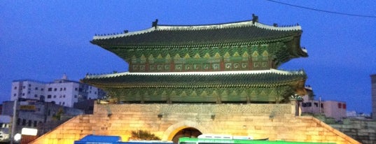 Dongdaemun Market is one of Guide to Seoul.