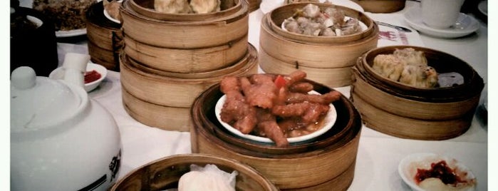 Golden Unicorn Restaurant 麒麟金閣 is one of To do in NYC.
