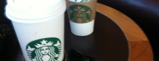 Starbucks is one of Veronicaさんのお気に入りスポット.