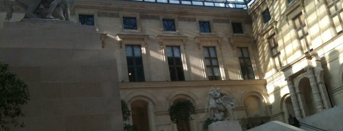 루브르 박물관 is one of France.