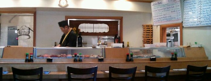 Goshi Japanese Restaurant is one of Tempat yang Disukai Ian.