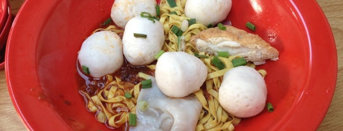 Song Kee Fishball Noodle is one of Posti che sono piaciuti a LR.