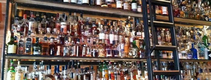 McCormack’s Whisky Grill & Smokehouse is one of Orte, die Dustin gefallen.