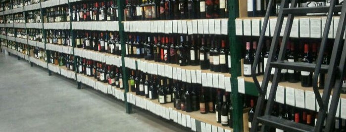 Empire Wine and Liquor is one of Robyn 님이 좋아한 장소.