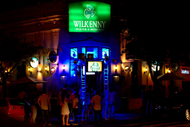 Wilkenny Irish Pub & Restaurant is one of Locais salvos de Hernan.