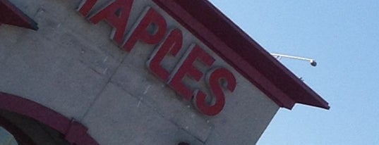 Staples is one of Orte, die Chris gefallen.