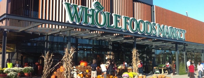 Whole Foods Market is one of สถานที่ที่ Ashley ถูกใจ.