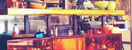 1/2 Naranja Café is one of Posti che sono piaciuti a Ana.