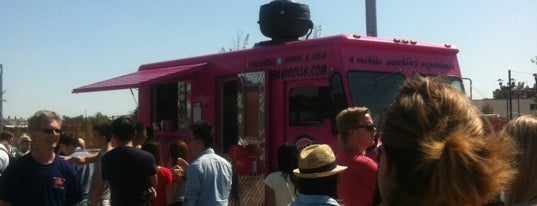 Fries And Dolls is one of Food trucks Calgary.