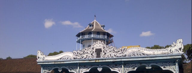 Keraton Surakarta Hadiningrat is one of สถานที่ที่ nania ถูกใจ.