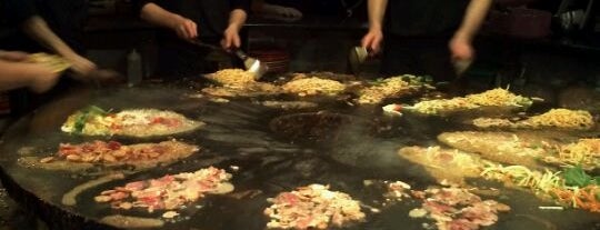 HuHot Mongolian Grill is one of สถานที่ที่บันทึกไว้ของ Zak.