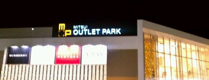 Mitsui Outlet Park is one of สถานที่ที่ William ถูกใจ.