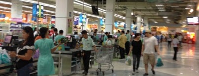 Metro Supermarket is one of Locais curtidos por Shank.