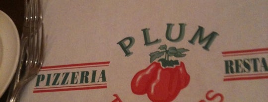 Plum Tomatoes Pizzeria Restaurant is one of สถานที่ที่บันทึกไว้ของ Christopher.