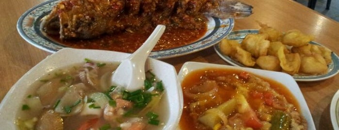 Nasreen Songkhla Seafood is one of Malacca.
