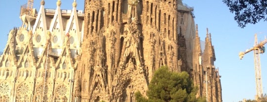 Templo Expiatório da Sagrada Família is one of Locais salvos de Anastasiya.