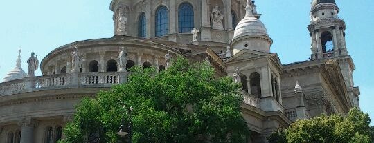 Szent István Bazilika is one of Budapeşte de yapılacaklar.